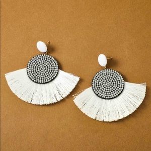 Fan earrings White